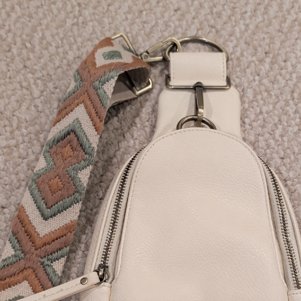 Urban Originals Anthropologie Cream Crossbody Bag with Patterned Strap - Picture 2 of 4